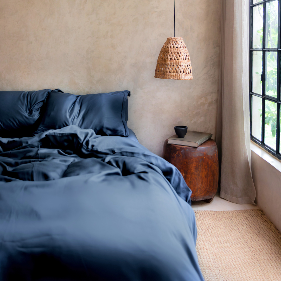 Bedrok met opengewerkte kant, 38,1 cm (15 inch), luxe, esthetisch, modern, omhullend, rond de bedrokken, plissé, verstelbaar en elastisch (blauw, queen/152 x 203 cm