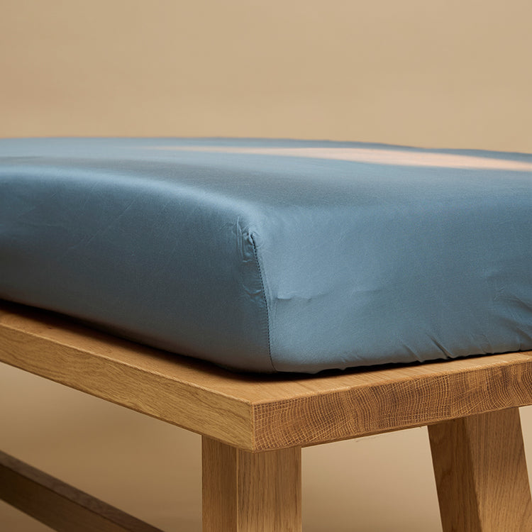Eco Bamboe hoeslaken om matras in de kleur blauw