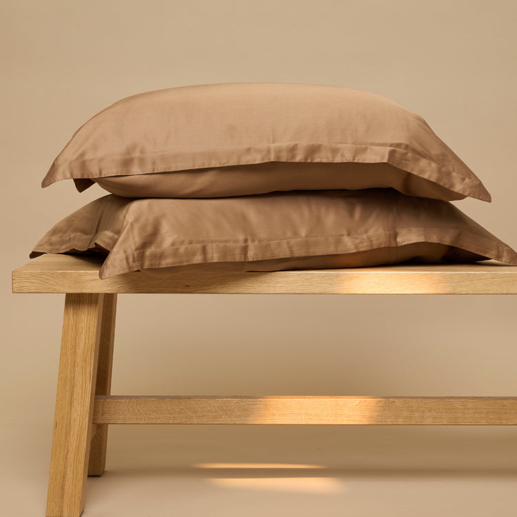 Twee eco bamboe kussenslopen in de kleur hazel bruin