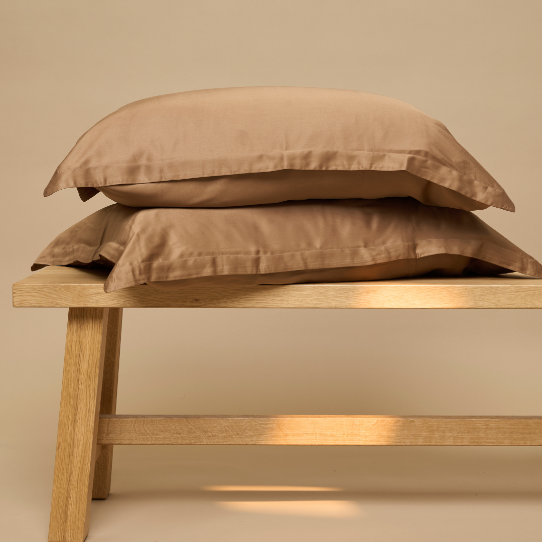 Twee eco bamboe kussenslopen in de kleur hazel bruin