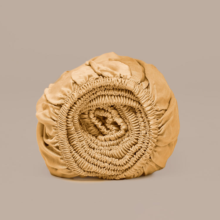 Hoeslaken in de kleur okergeel gemaakt van de zachte en verkoelende stof bamboe