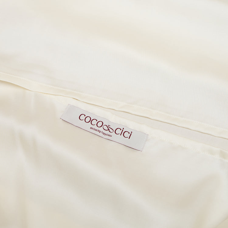 Off White kussensloop logo