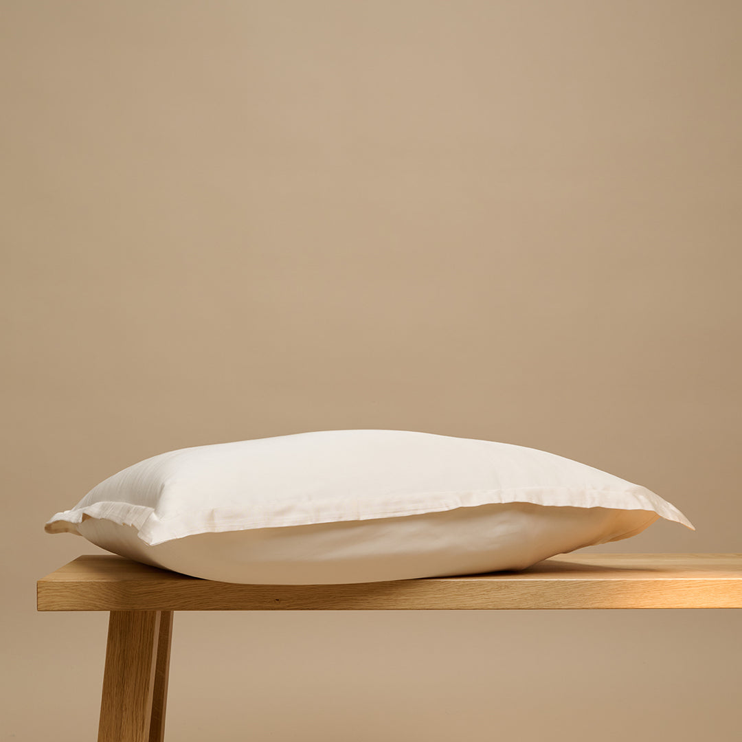 Een TENCEL™ Sateen kussensloop in Wit Zand
