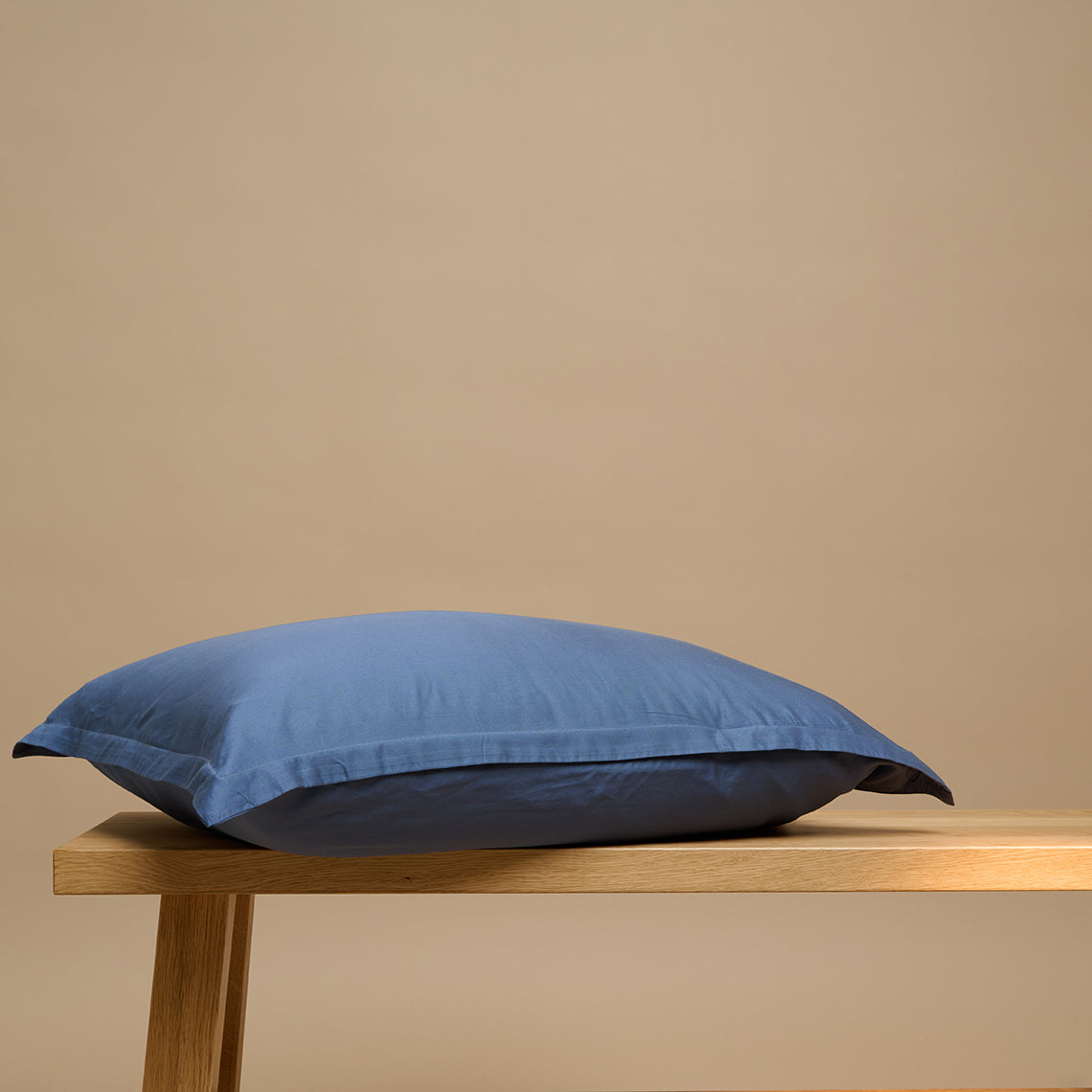 Een TENCEL™ Twill kussensloop in Donker Blauw
