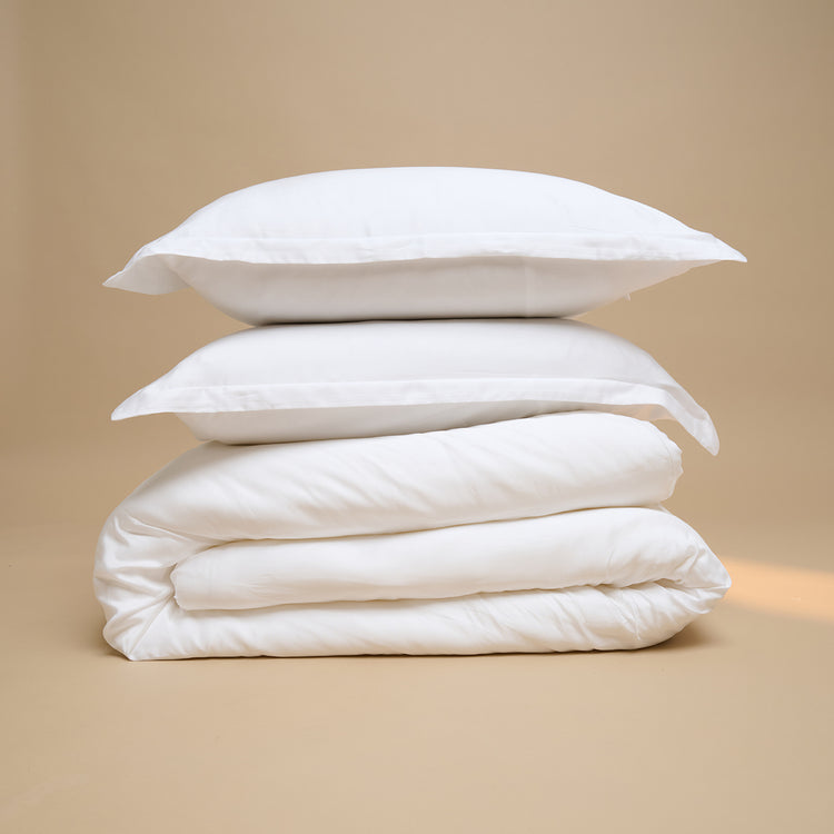 Twee TENCEL™ Sateen kussenslopen op dekbedovertrek in Wit