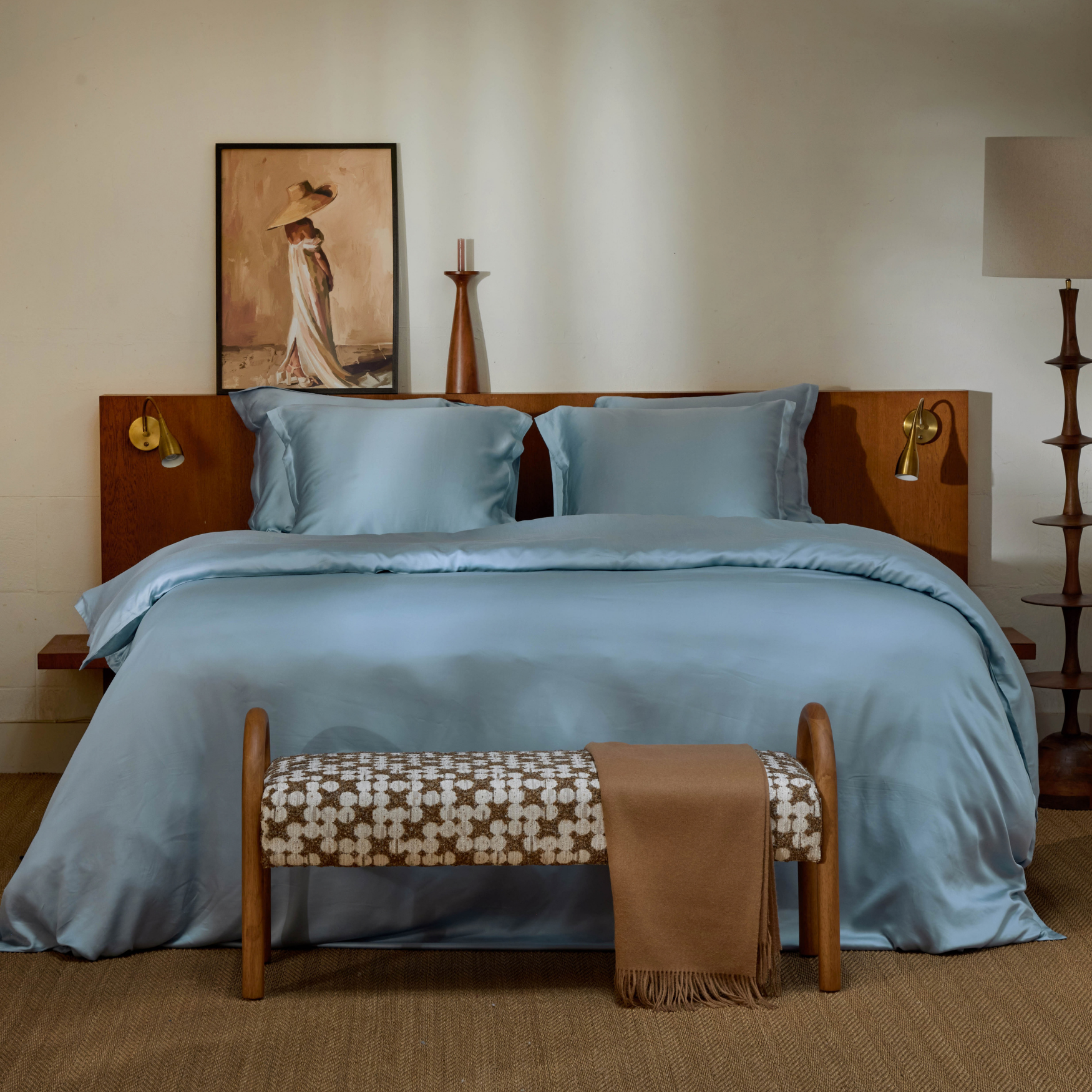 Jeans Blue dekbedovertrek van TENCEL op een opgemaakt bed met kussens 