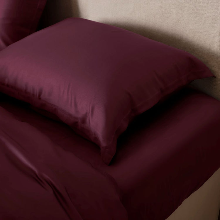 Eco Bamboe Bordeaux Hoeslaken met kussen

