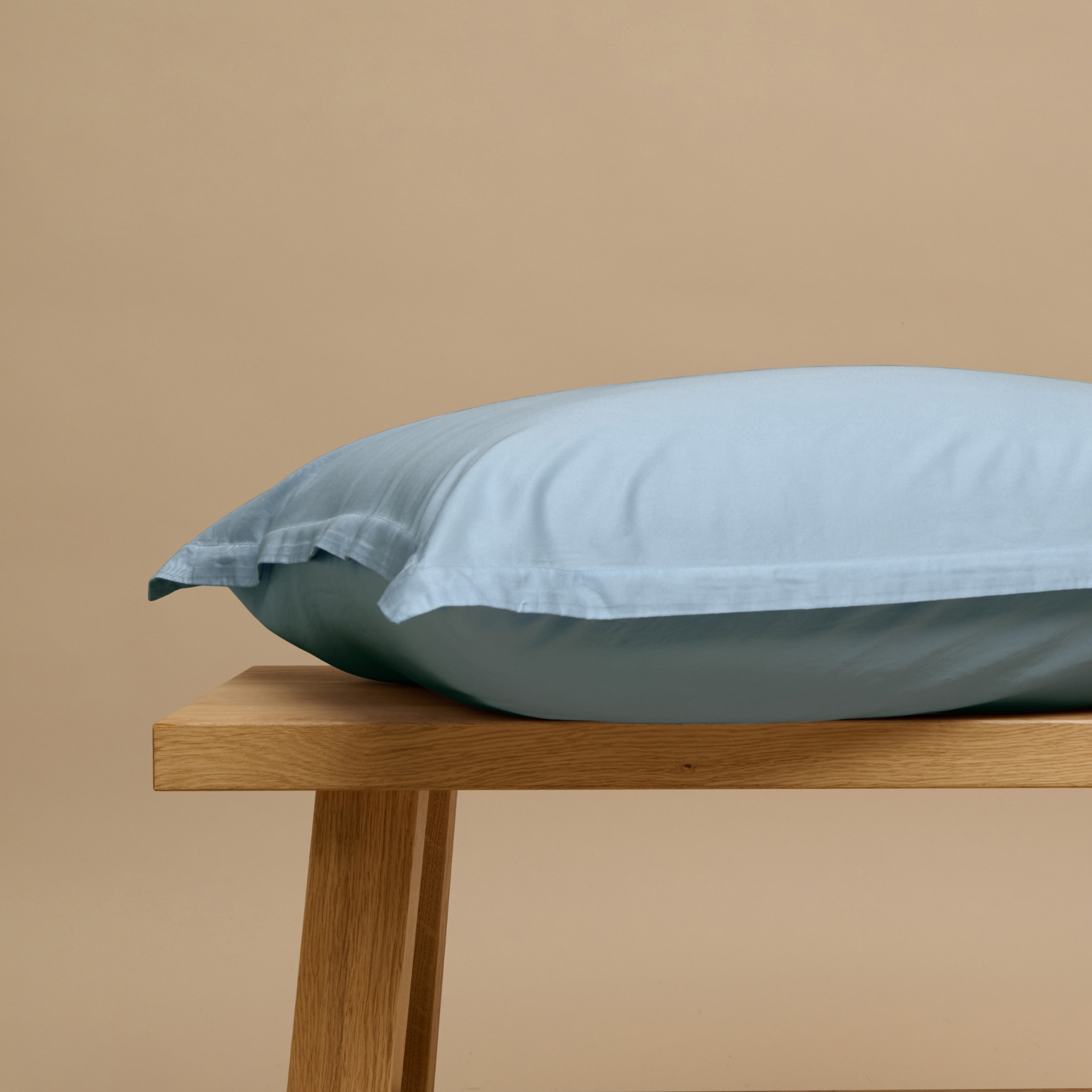 Een TENCEL™ Sateen kussensloop in Jeans Blue