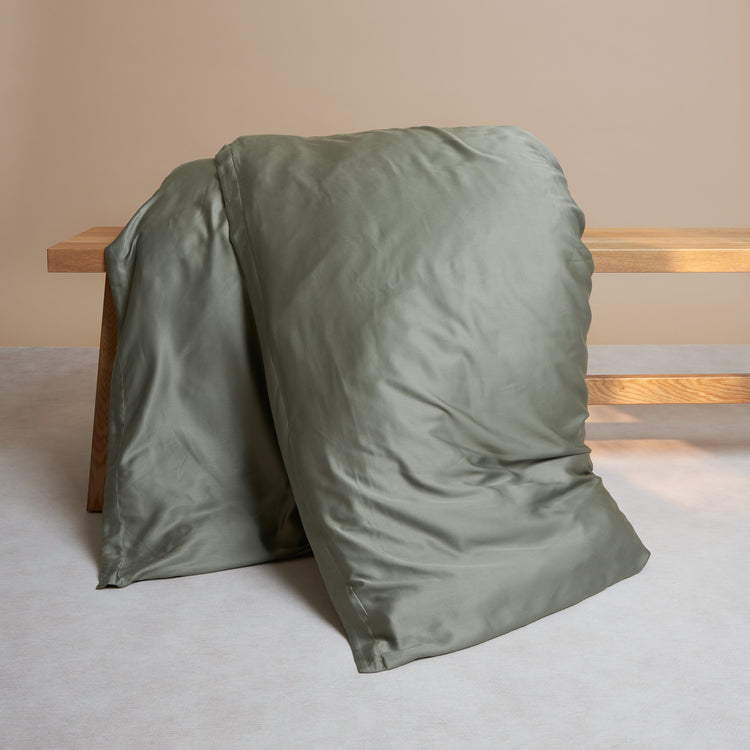 Productfoto van bamboe dekbedovertrek in de kleur olijfgroen