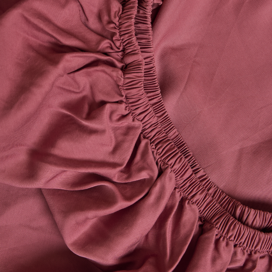 De elastieken van een hoeslaken TENCEL™ Twill in de kleur Dusty Rose
