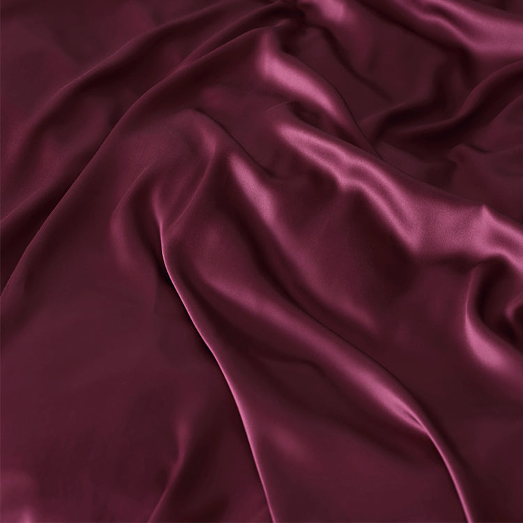 Bordeaux Eco Bamboe stofdetail met zachte glans en vloeiende textuur