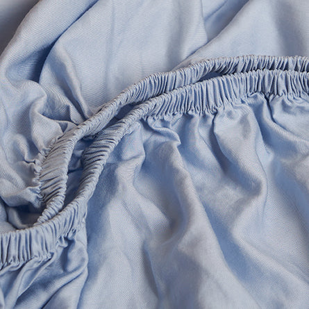 Lichtblauw hoeslaken van TENCEL Twill elastieken
