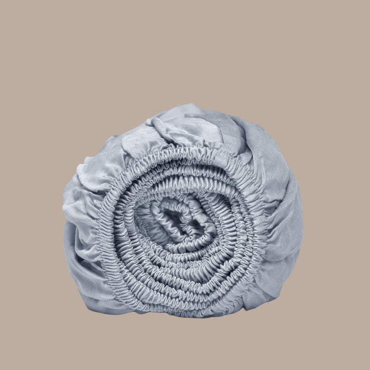 Een zacht Tencel hoeslaken in de kleur grijs blauw