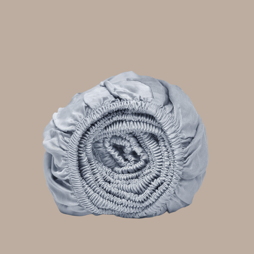 Een zacht Tencel hoeslaken in de kleur grijs blauw