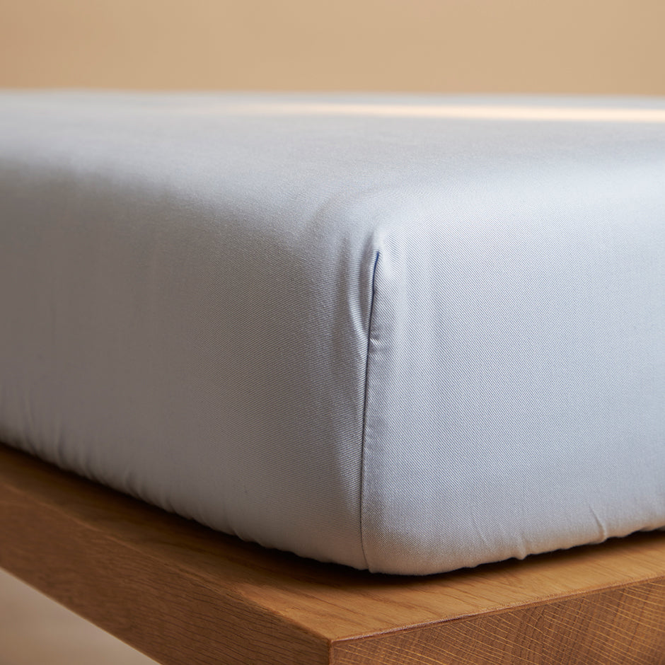 Lichtblauw hoeslaken van TENCEL Twill om matras
