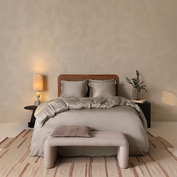 Opgemaakt2 persoons bed met 100% TENCEL Dekbedovertrek Taupe