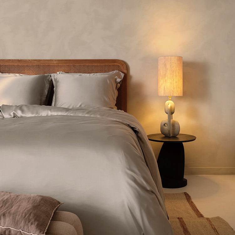 Opgemaakt bed met 100% TENCEL Dekbedovertrek Taupe