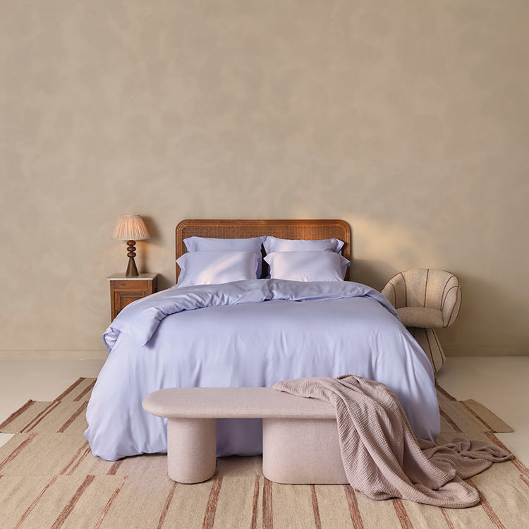Opgemaakt bed voor 2 personen, met 100% TENCEL Dekbedovertrek Lavendel Blauw