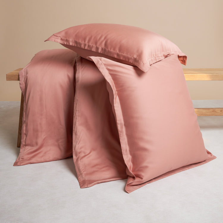 Productfoto van een terra roze dekbedovertrek gemaakt van de stof Tencel