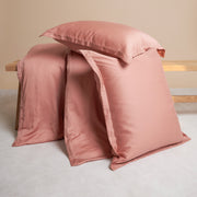 Productfoto van een terra roze dekbedovertrek gemaakt van de stof Tencel